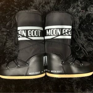 Black and white moon boots, the most perfect winter boot